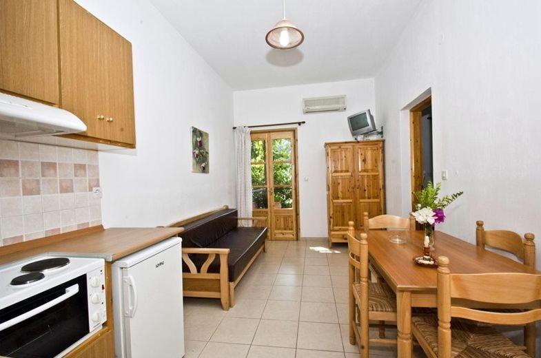 Athina Apartments نيو كليما الغرفة الصورة
