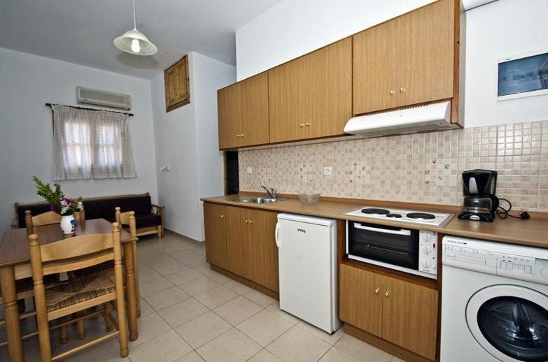 Athina Apartments نيو كليما الغرفة الصورة