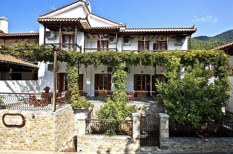 Athina Apartments نيو كليما المظهر الخارجي الصورة